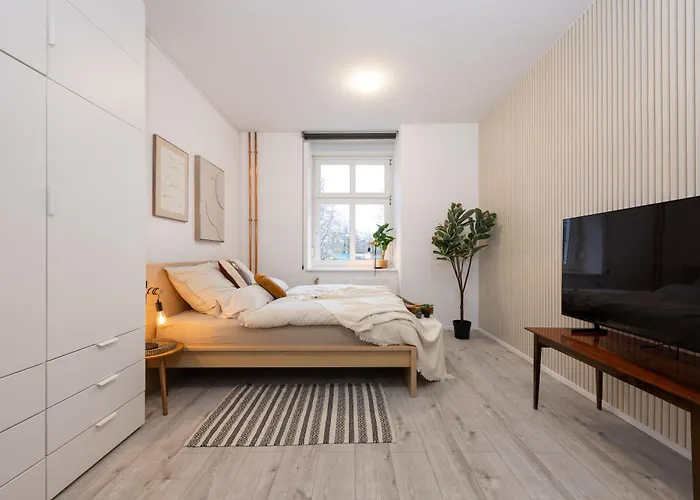 Oase Am Mauerpark - 4 Schlafzimmer - 130qm - Modern Apartament