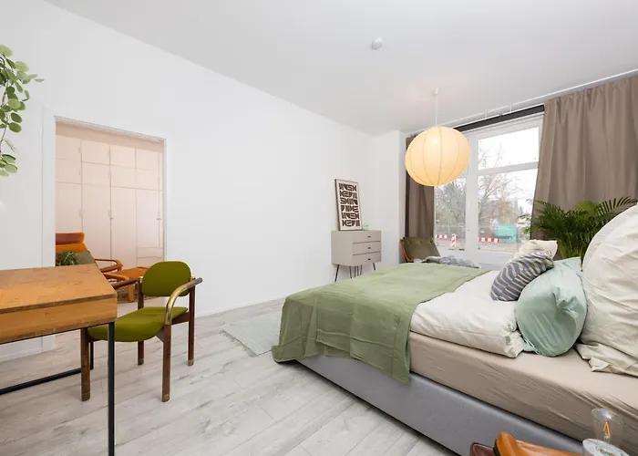 Oase Am Mauerpark - 4 Schlafzimmer - 130qm - Modern