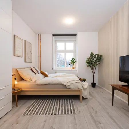 Oase Am Mauerpark - 4 Schlafzimmer - 130qm - Modern Apartment